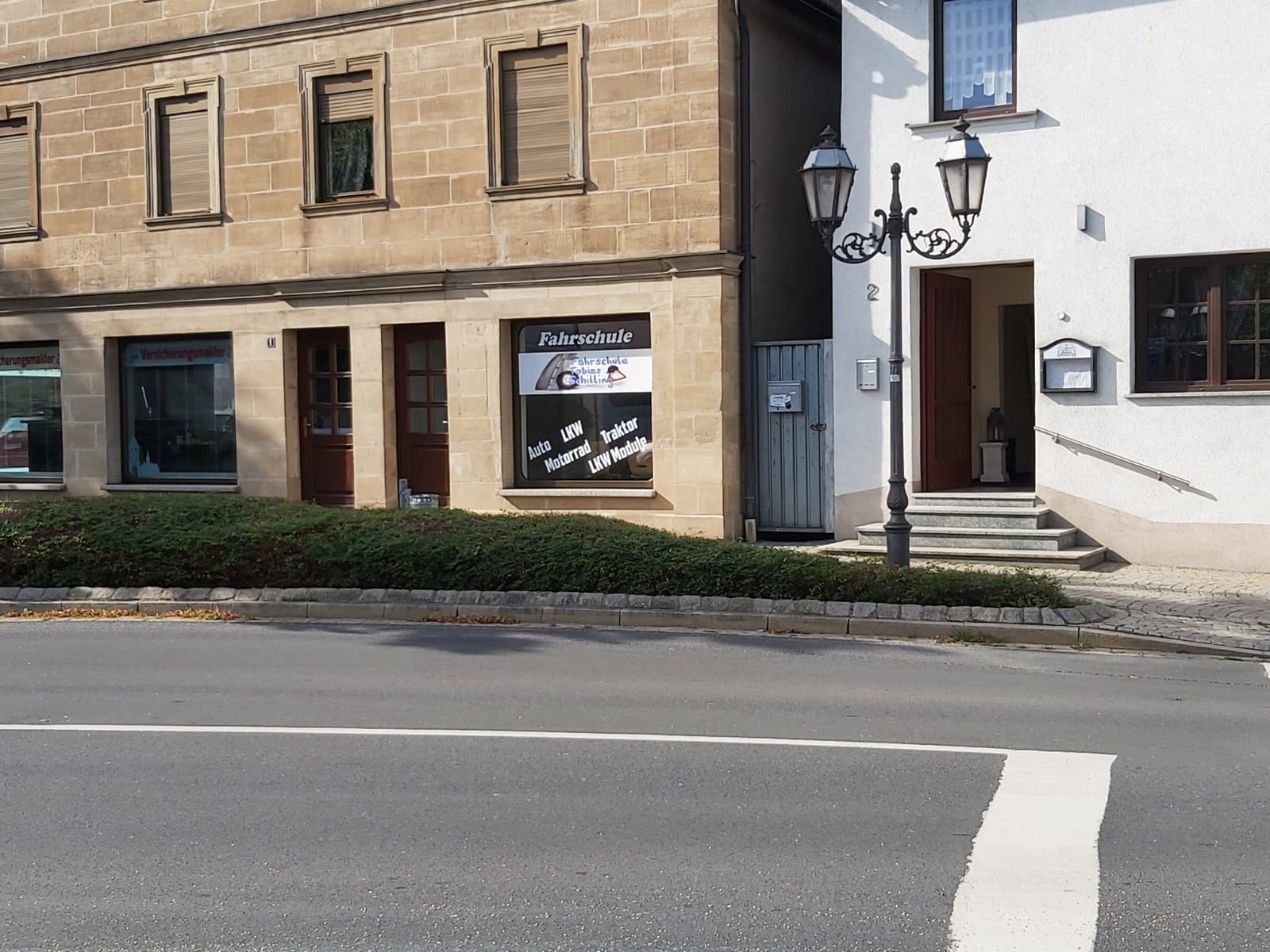 Fahrschule von außen1
