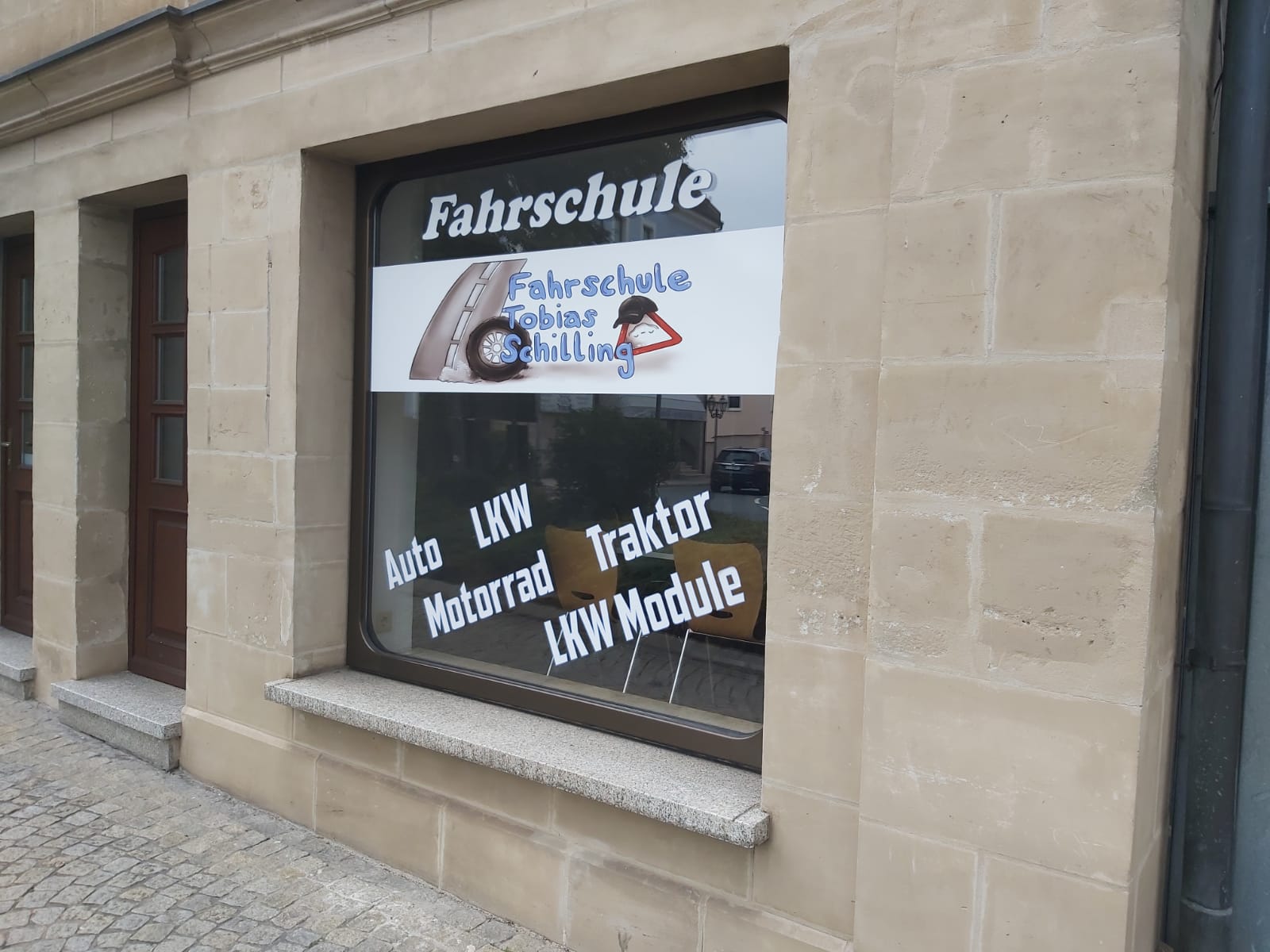 Fahrschule von außen2