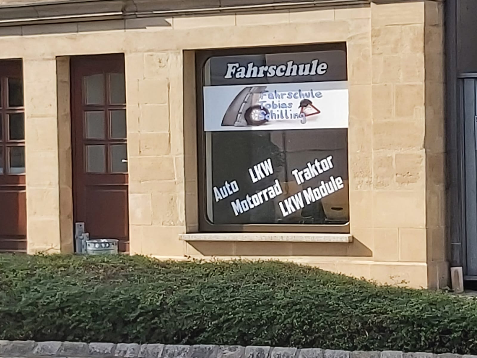 Fahrschule von außen4